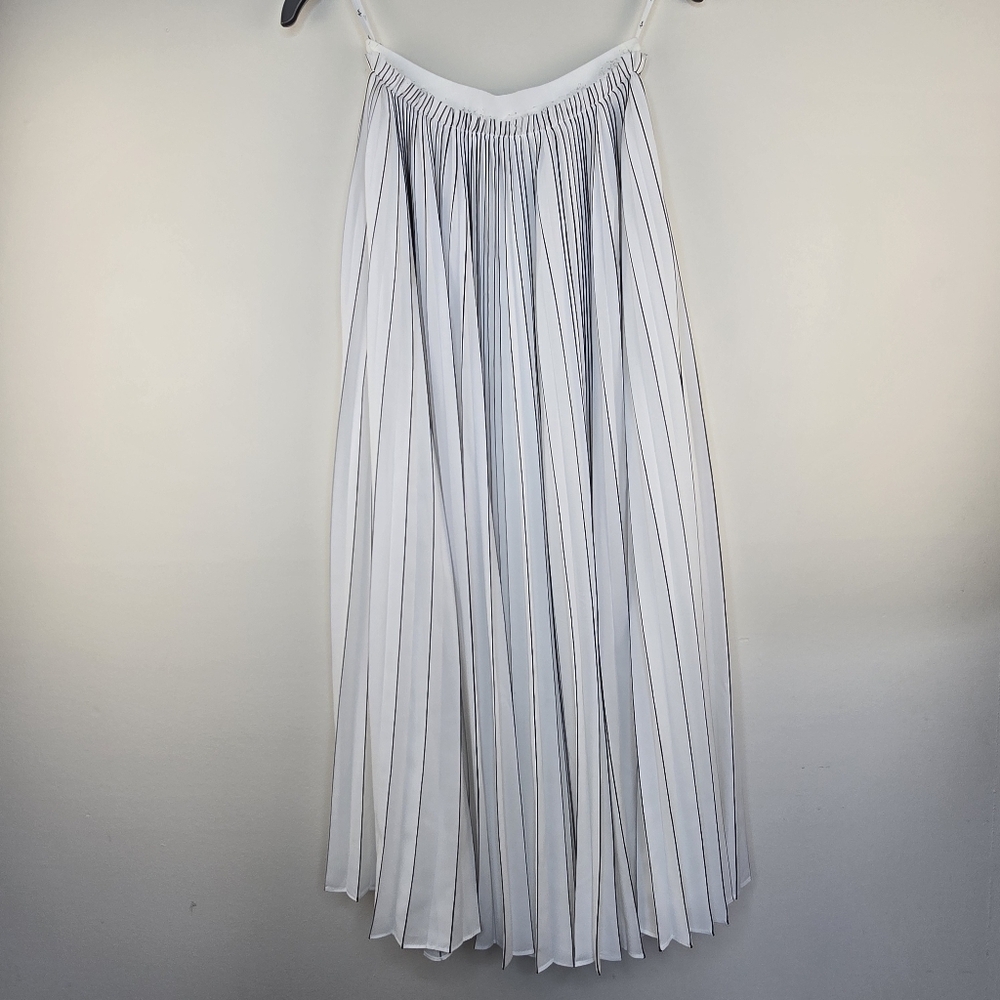AJE Elegant White And Black Pleated Skirt Size 6